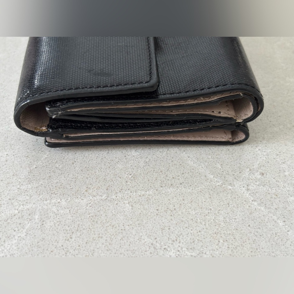 Tumi Black Leather Tri-Fold Vintage Wallet Classic Minimaist Gold Accents Retro - Picture 12 of 13